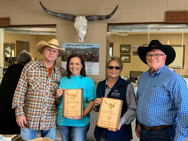 High Lot Buyer and Hired Hand customer Justin McNeese &amp; Andrea McHenry, JHM Longhorns along with High Lot Seller and Hired Hand cusotmer Nancy Dunn, Rollin D Ranch with Sale Host Rick Friedrich